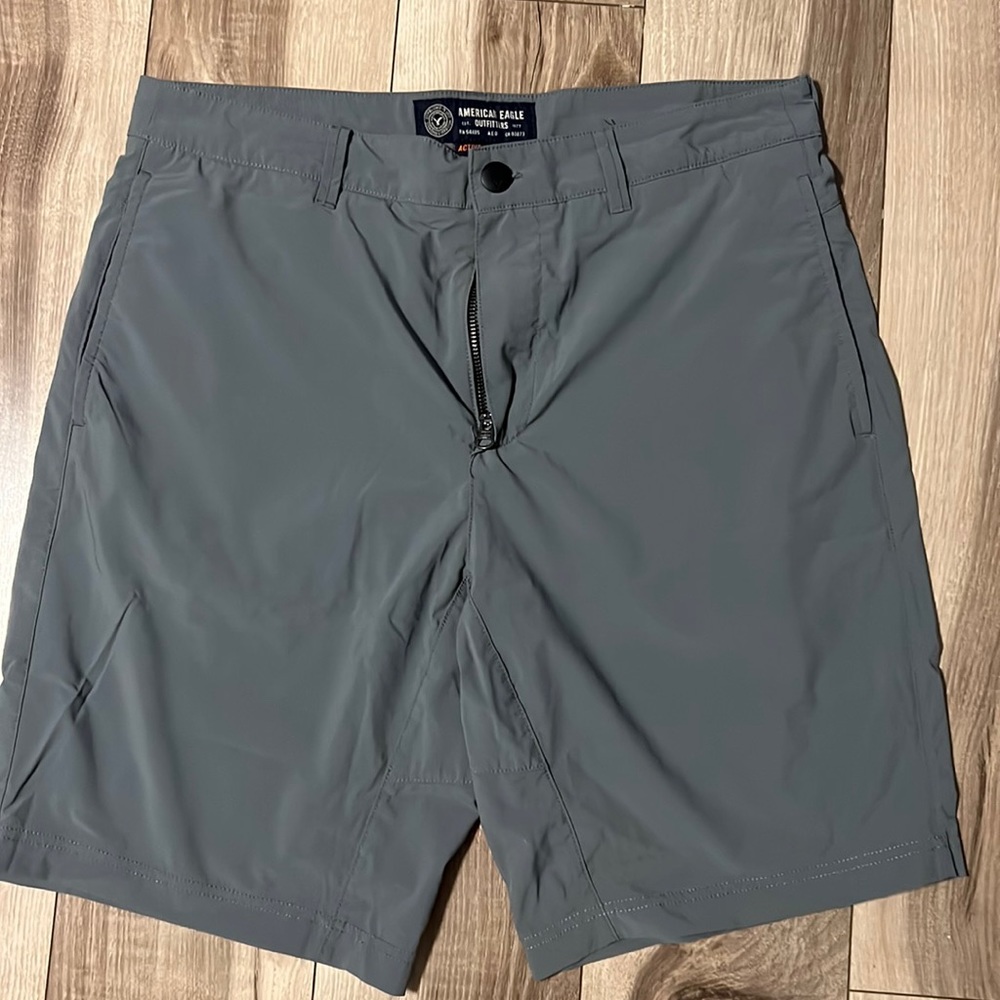 American Eagle Active Flex shorts 32